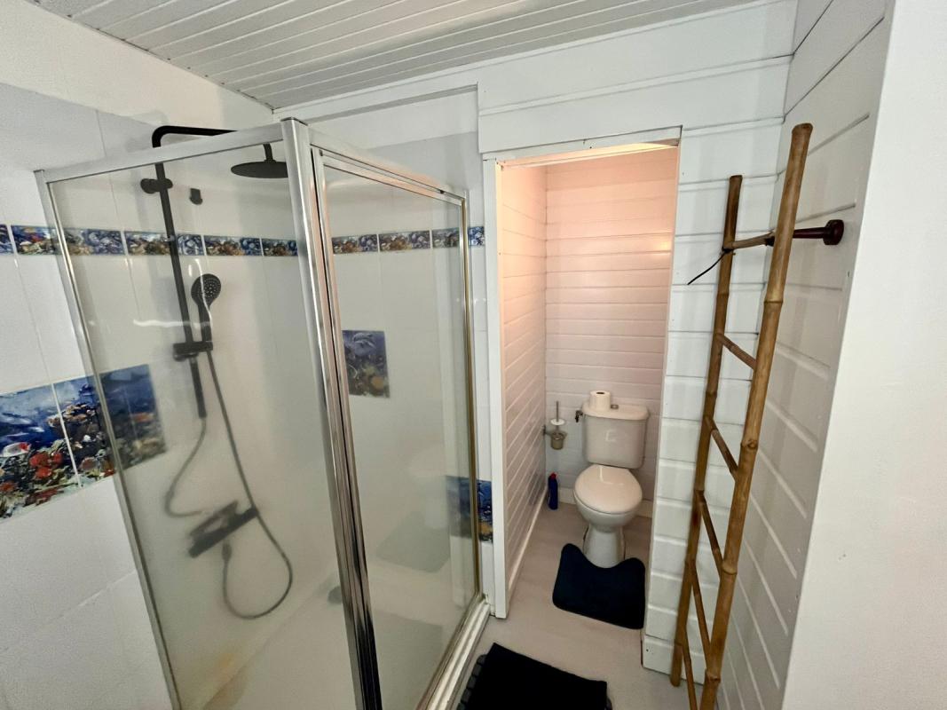 villa-avec-jacuzzi-vue-mer-tartane-caravelle -salle de douche 3